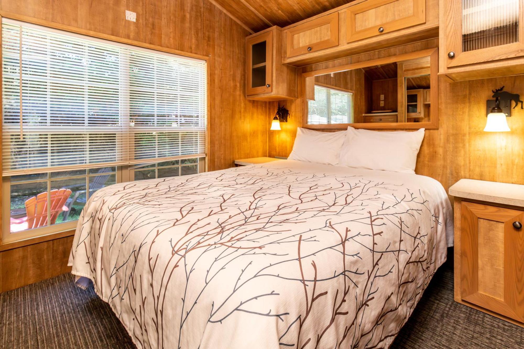 Riverbend Cottage & Rv Resort Parksville Exterior photo