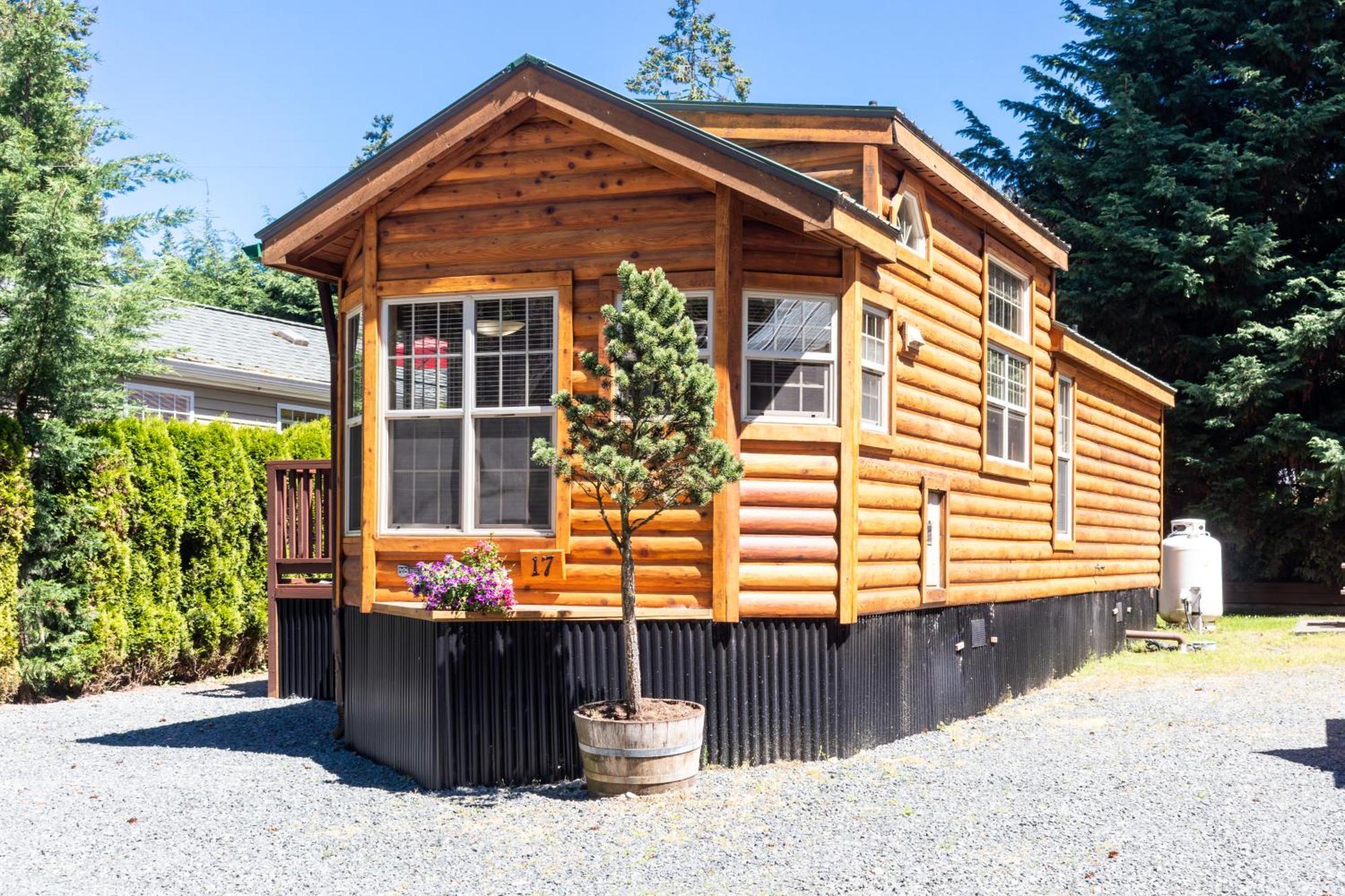 Riverbend Cottage & Rv Resort Parksville Exterior photo